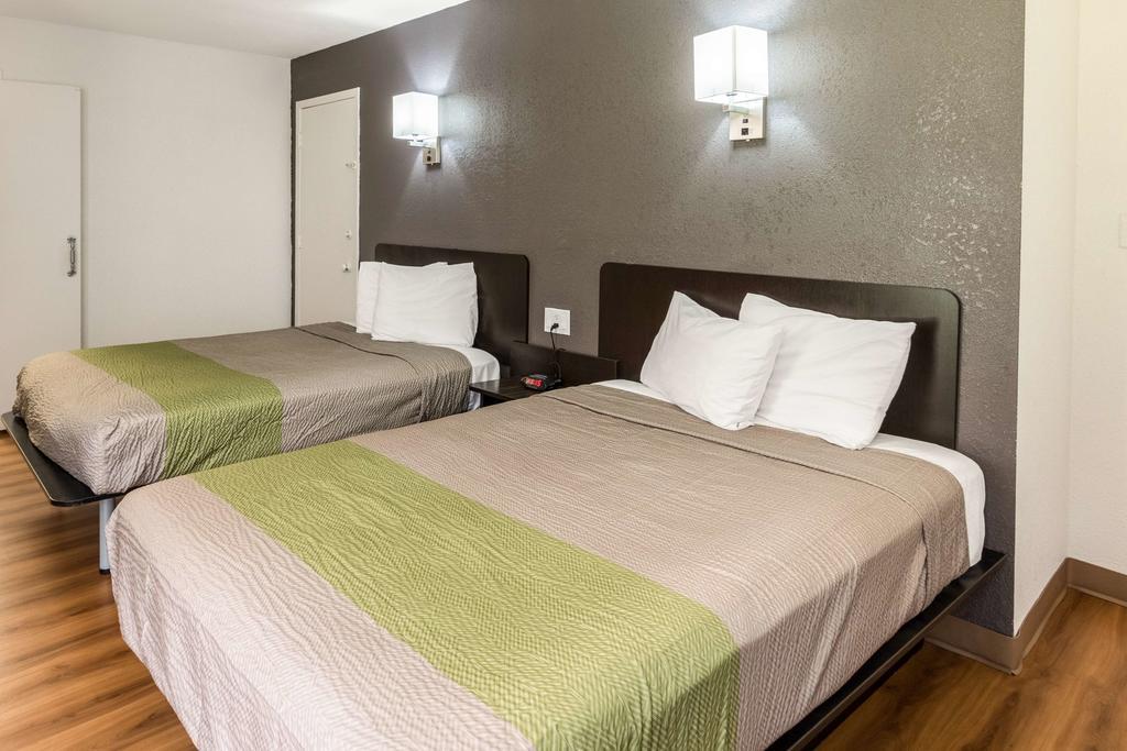 Hotel 6-arlington, Tx 4*